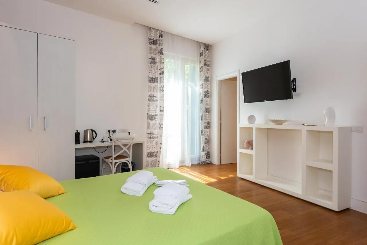 Ihh Suites Rome Guest house